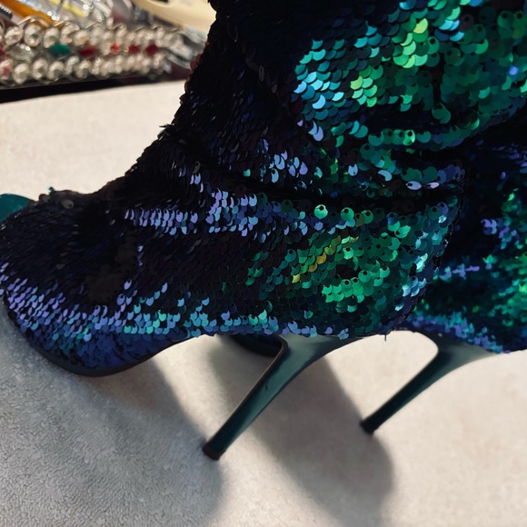 Almost Brand New Sparkly Heels Ankle Boots Size 7 - Heel Height 5 “ - box 7 - Picture 2 of 8